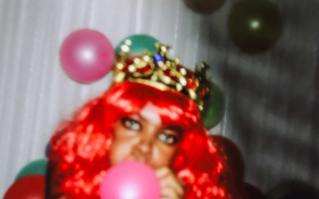 PLASTIC CROWNS